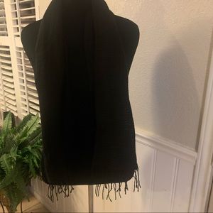 Top knit scarf, light Weight black color light weight .